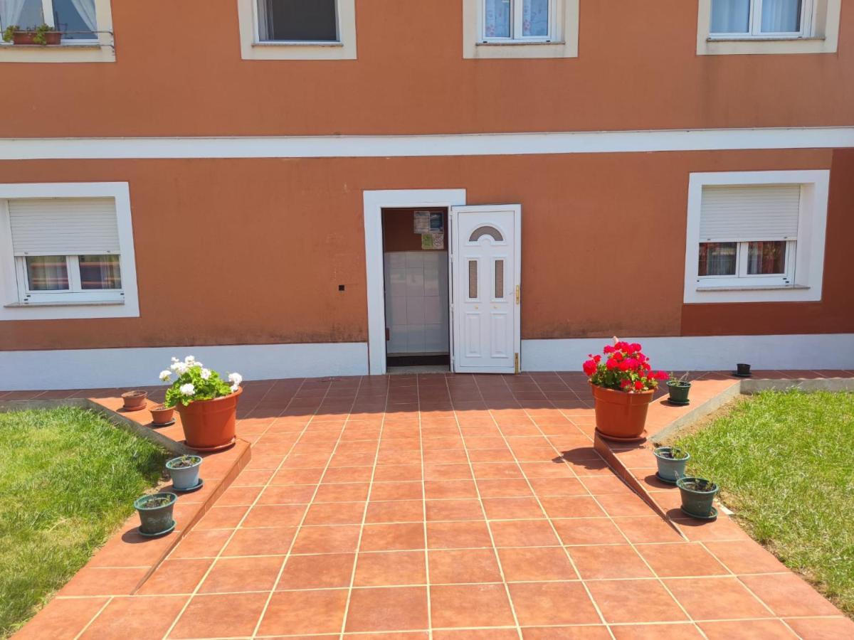 Apartamentos Turisticos Lemos O Pedrouzo Luaran gambar