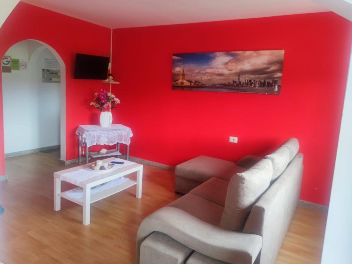 Apartamentos Turisticos Lemos O Pedrouzo Luaran gambar